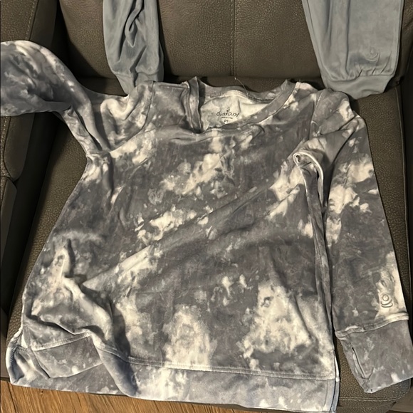 Cuddl Duds Blue-Gray Tie-Dye Top - Picture 3 of 6